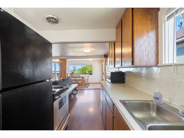 1195 3RD St, Netarts, OR 97143