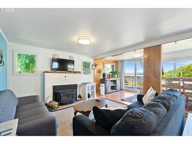 1195 3RD St, Netarts, OR 97143