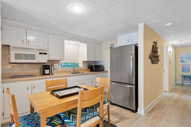 63 Ellsworth Dr, Falmouth, MA 02536