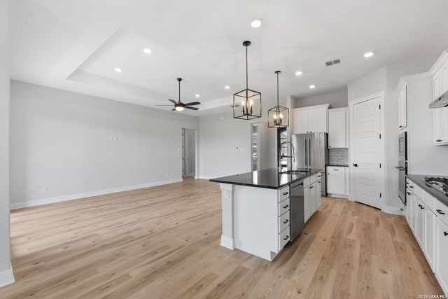 204 AZALEA ALY, Castroville, TX 78009