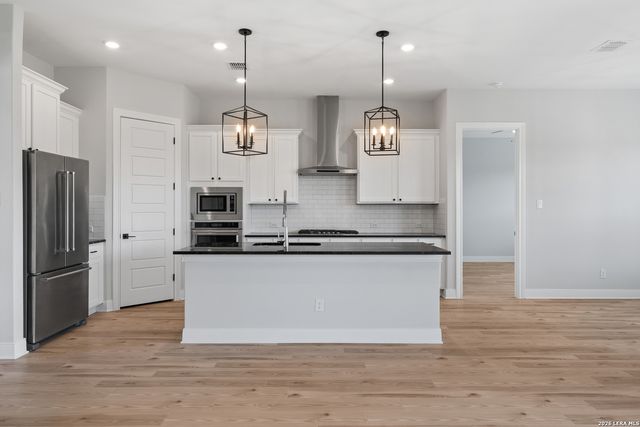 204 AZALEA ALY, Castroville, TX 78009