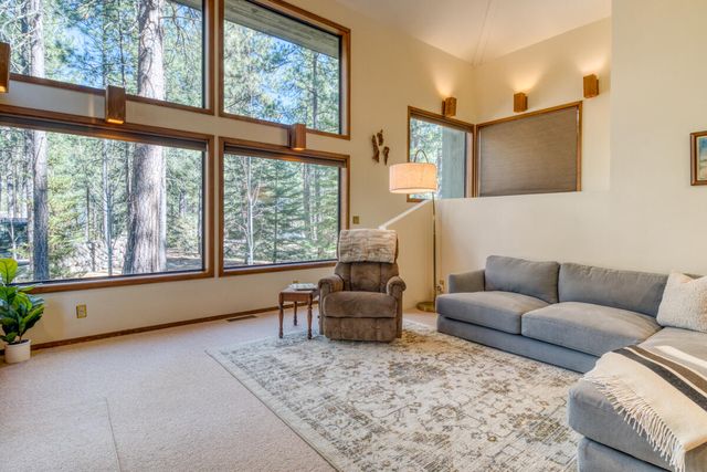 70675 Pasque Flower SM80, Black Butte Ranch, OR 97759