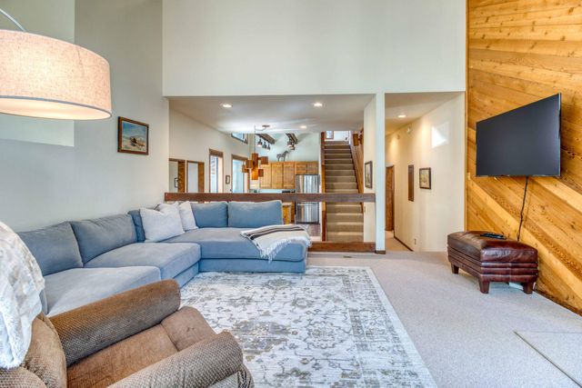 70675 Pasque Flower SM80, Black Butte Ranch, OR 97759