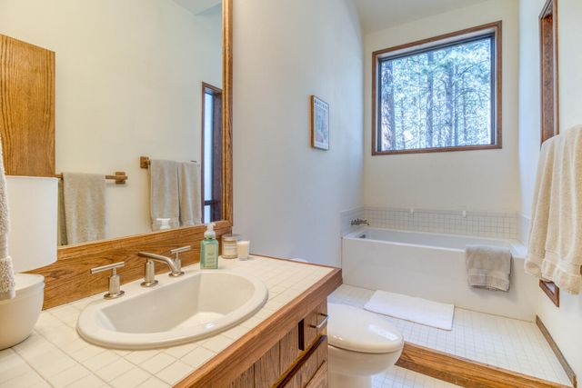 70675 Pasque Flower SM80, Black Butte Ranch, OR 97759