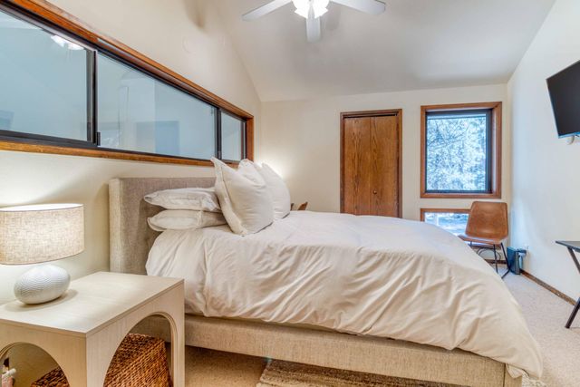 70675 Pasque Flower SM80, Black Butte Ranch, OR 97759