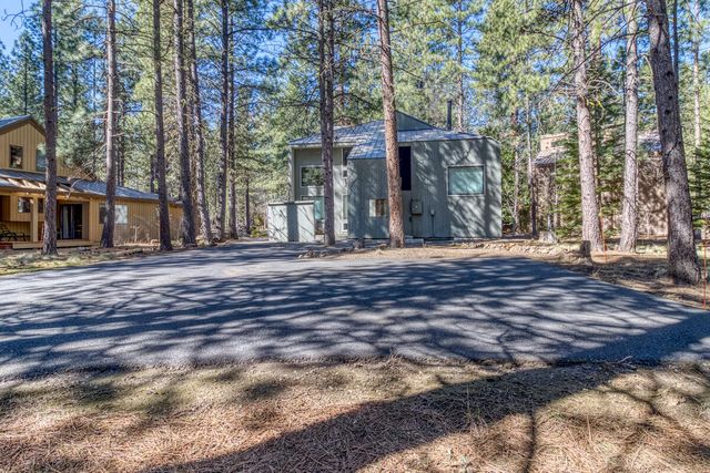 70675 Pasque Flower SM80, Black Butte Ranch, OR 97759