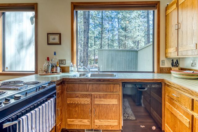 70675 Pasque Flower SM80, Black Butte Ranch, OR 97759