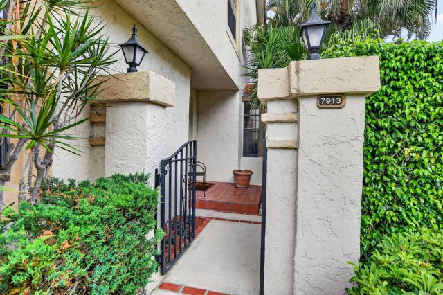 7913 La Mirada Drive, Boca Raton, FL 33433