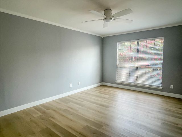 332 W Harwood Road B, Hurst, TX 76054