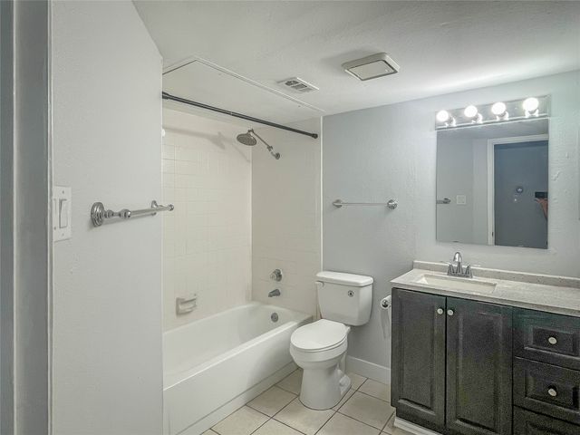 332 W Harwood Road B, Hurst, TX 76054