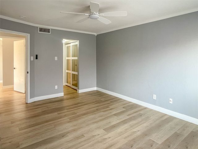 332 W Harwood Road B, Hurst, TX 76054