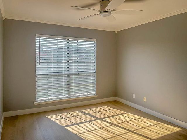 332 W Harwood Road B, Hurst, TX 76054
