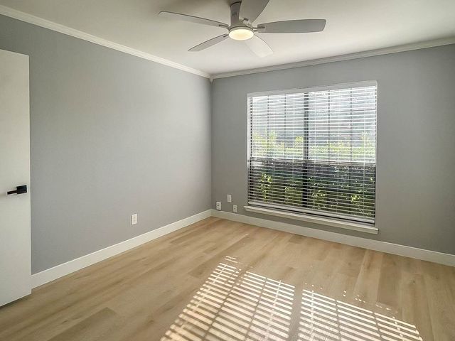 332 W Harwood Road B, Hurst, TX 76054