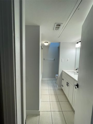 332 W Harwood Road B, Hurst, TX 76054