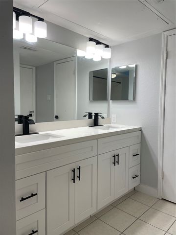 332 W Harwood Road B, Hurst, TX 76054