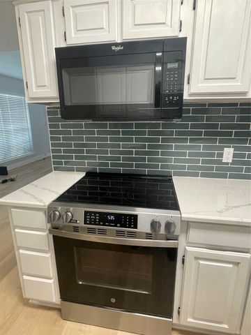 332 W Harwood Road B, Hurst, TX 76054