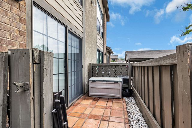 332 W Harwood Road B, Hurst, TX 76054