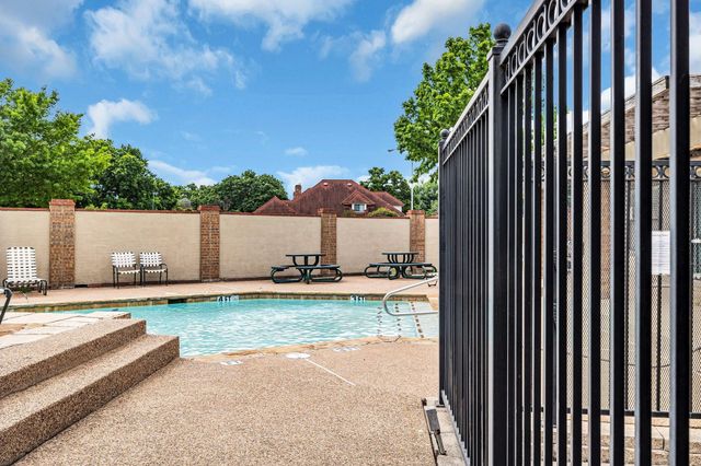 332 W Harwood Road B, Hurst, TX 76054