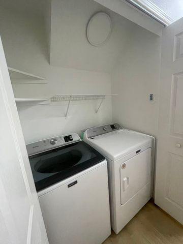 332 W Harwood Road B, Hurst, TX 76054