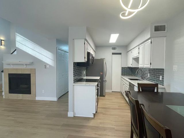 332 W Harwood Road B, Hurst, TX 76054