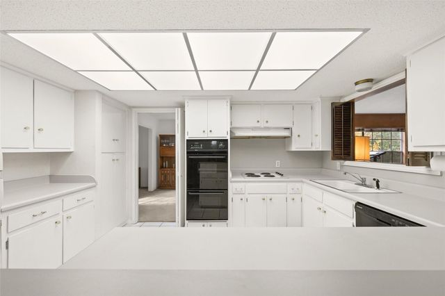 8705 Silverhill LN, Austin, TX 78759