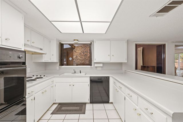 8705 Silverhill LN, Austin, TX 78759