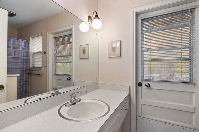 8705 Silverhill LN, Austin, TX 78759