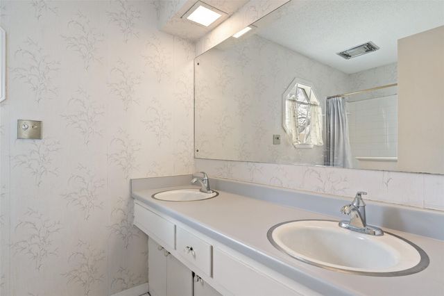 8705 Silverhill LN, Austin, TX 78759