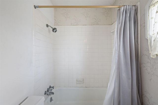 8705 Silverhill LN, Austin, TX 78759