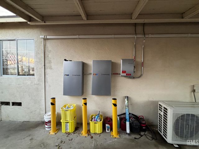 214 Lowell Drive, Bakersfield, CA 93308