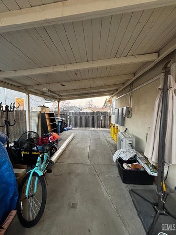 214 Lowell Drive, Bakersfield, CA 93308