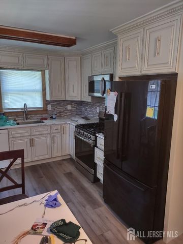 204 Marlin Drive, Fords, NJ 08863