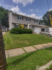 204 Marlin Drive, Fords, NJ 08863