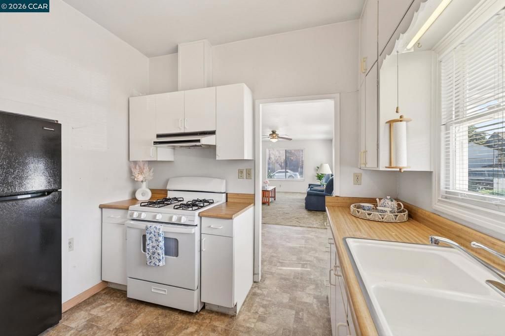 Image 10 of property listing at 1516 C St, Antioch, CA 94509