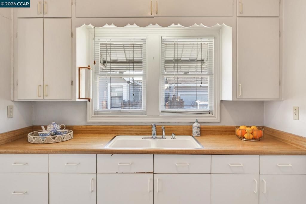 Image 12 of property listing at 1516 C St, Antioch, CA 94509