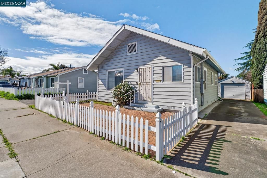 Image 3 of property listing at 1516 C St, Antioch, CA 94509