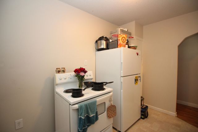 530 S Yale St, Wichita, KS 67218