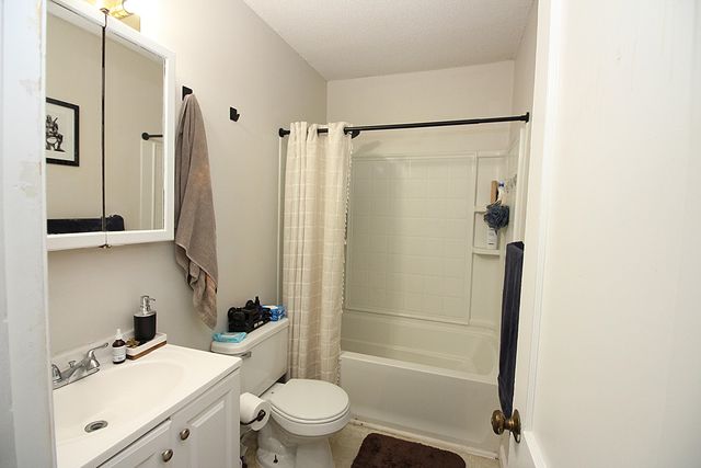 530 S Yale St, Wichita, KS 67218