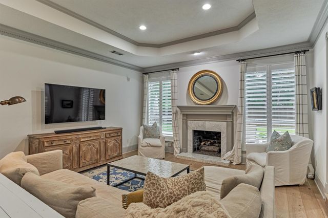 42 Golden Shadow Circle, The Woodlands, TX 77381