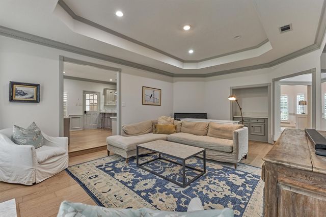 42 Golden Shadow Circle, The Woodlands, TX 77381