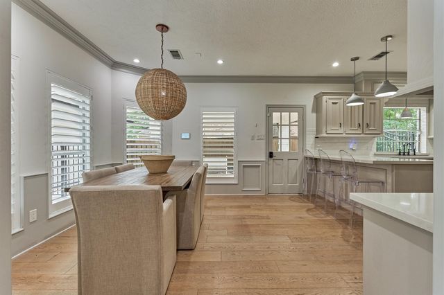42 Golden Shadow Circle, The Woodlands, TX 77381