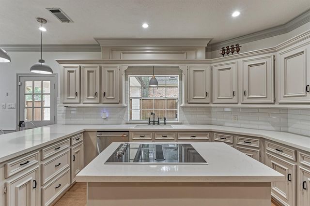 42 Golden Shadow Circle, The Woodlands, TX 77381