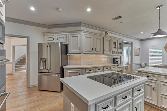 42 Golden Shadow Circle, The Woodlands, TX 77381