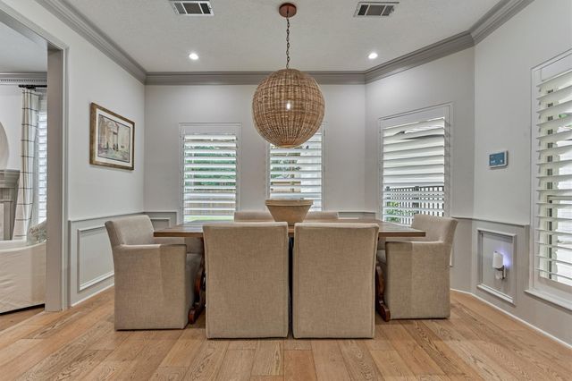 42 Golden Shadow Circle, The Woodlands, TX 77381