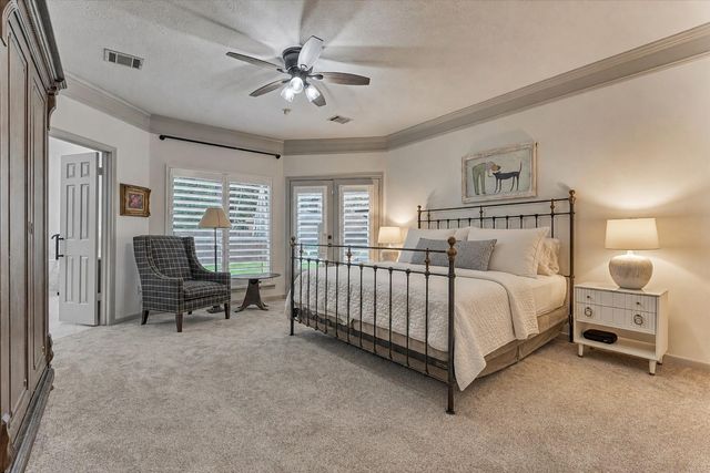 42 Golden Shadow Circle, The Woodlands, TX 77381