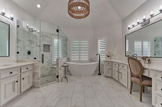 42 Golden Shadow Circle, The Woodlands, TX 77381