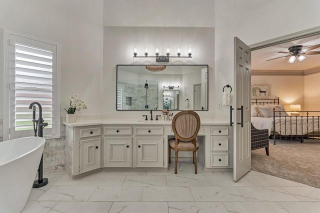 42 Golden Shadow Circle, The Woodlands, TX 77381