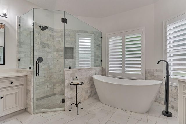 42 Golden Shadow Circle, The Woodlands, TX 77381