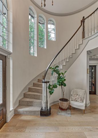 42 Golden Shadow Circle, The Woodlands, TX 77381