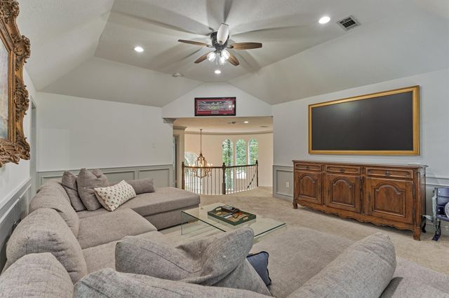 42 Golden Shadow Circle, The Woodlands, TX 77381